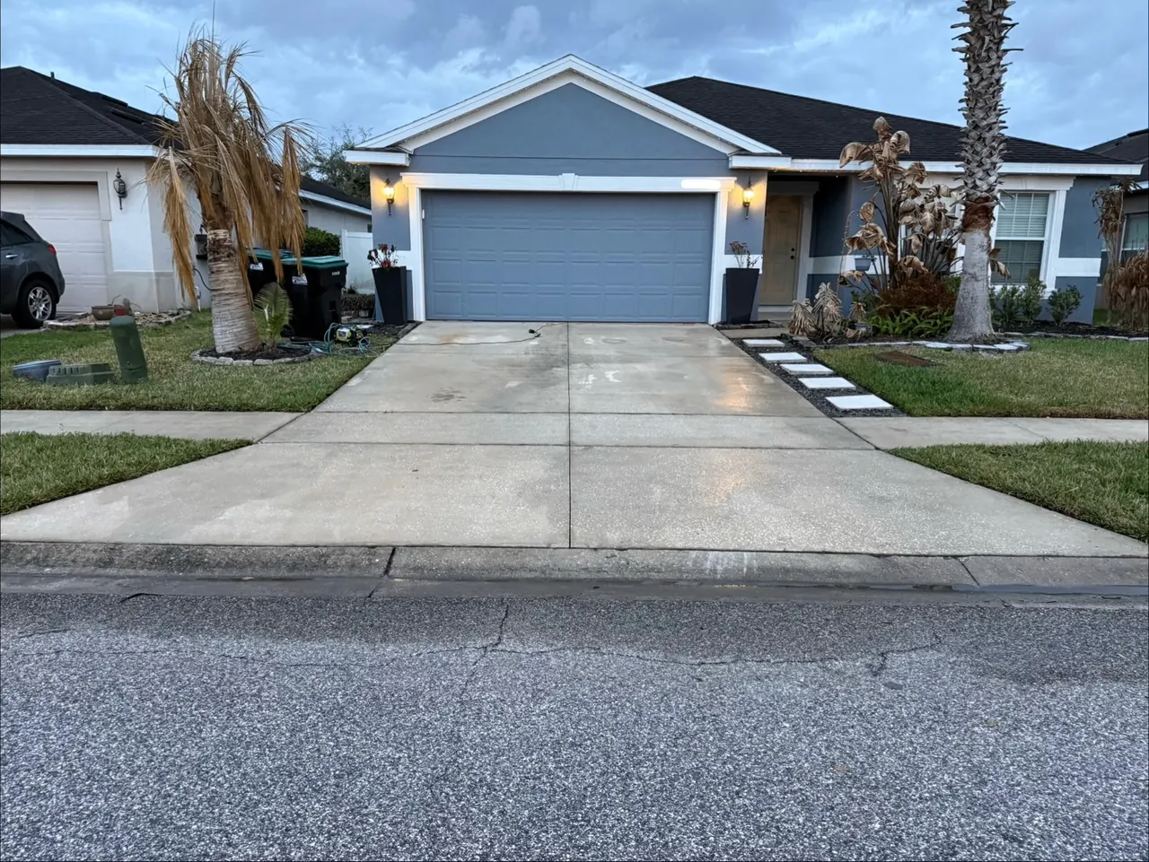 After: the same Orlando concrete driveway cleaned to an even light finish